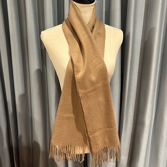 Club Room Luxurious 100% Cashmere Fringed Tan or Camel Colored Scarf 60" x 12" - Picture 5 of 9